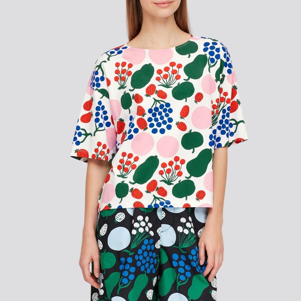 Marimekko x Uniqlo t shirt fruit print, size medium, 100% cotton, boxy cut.